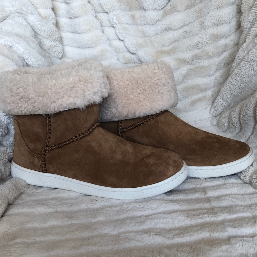 ✨👢GENUINE Ugg Mika Classic Sneaker 👢✨